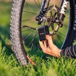 Compressore d'aria Portatile Digitale automatico ricaricabile USB | TOPGEAR.IT