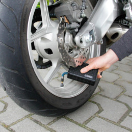 Compressore d'aria Tascabile con Torcia - Funzionamento con pile AA | TOPGEAR.IT