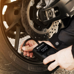 Compressore d'aria Enerpump portatile con Power Bank USB | TOPGEAR.IT