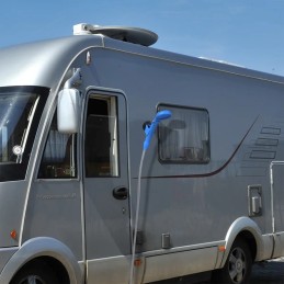 Doccia portatile con pompa elettrica a 12V | TOPGEAR.IT
